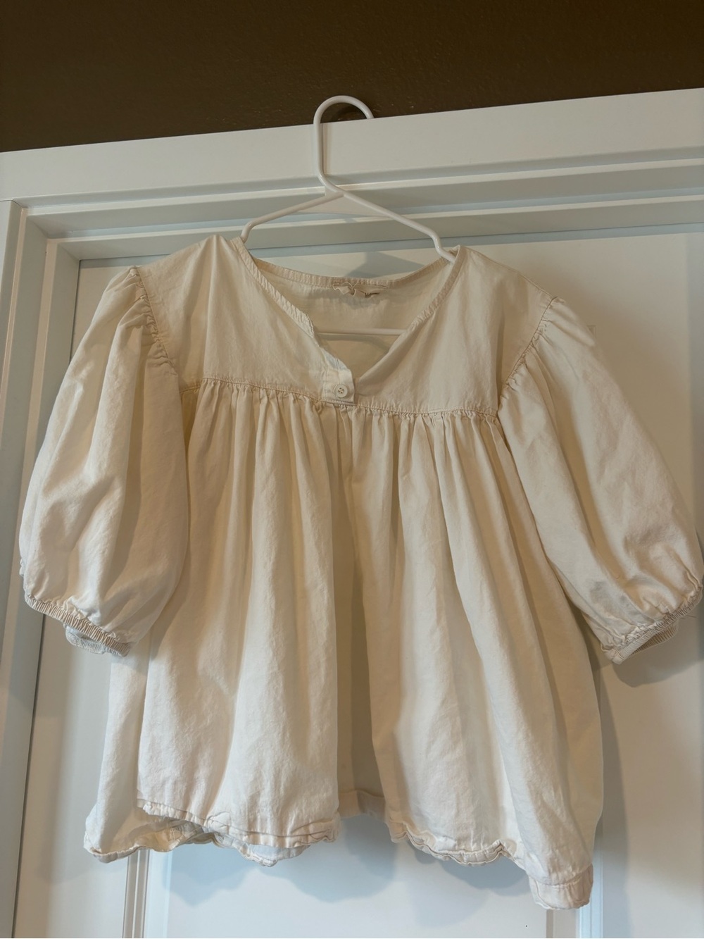 Sonderhaus cream puff sleeve blouse